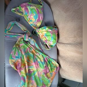 xl swim top & cover up
Tried on not worn